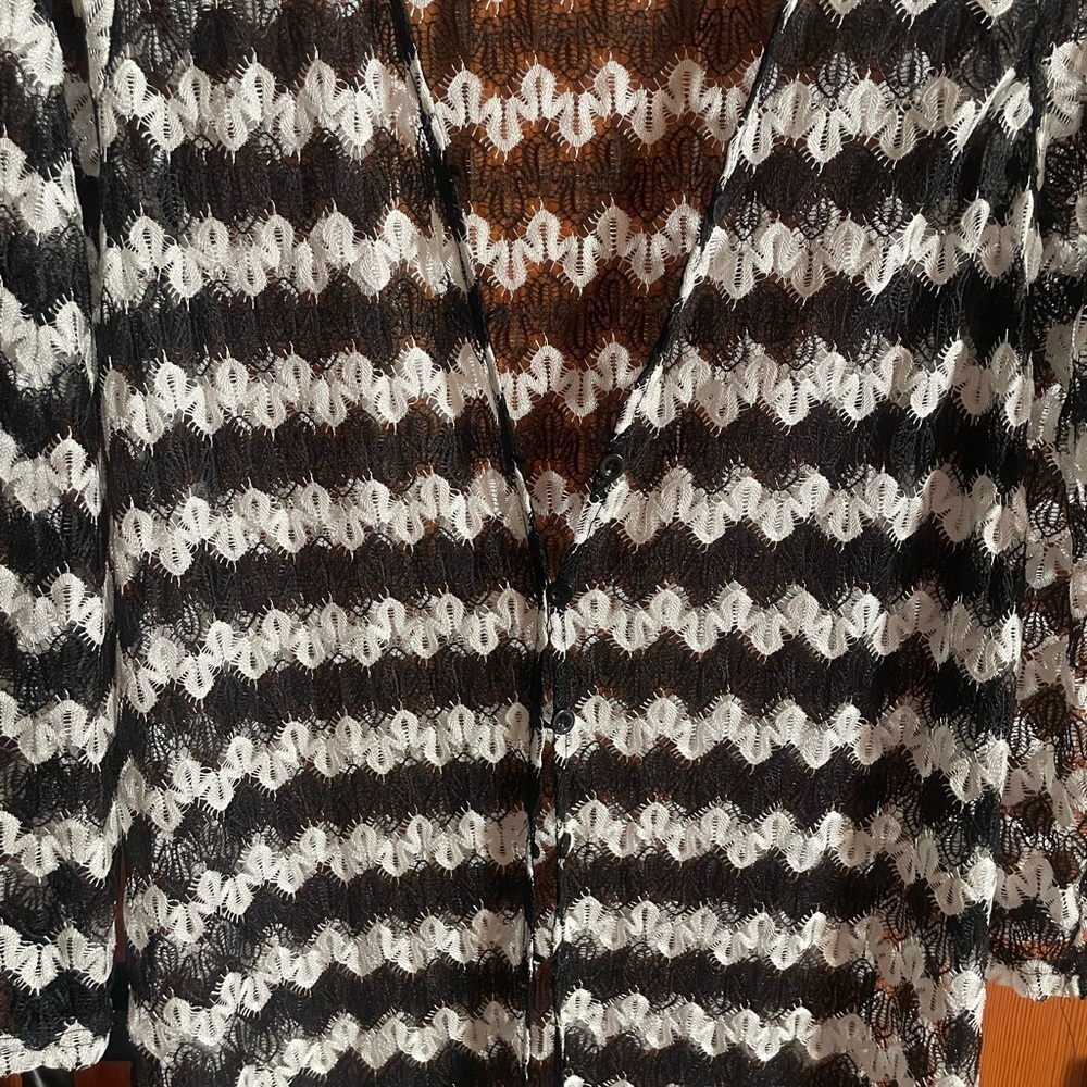 Black/white zig zag lace beach cover up - Picture 3 of 7